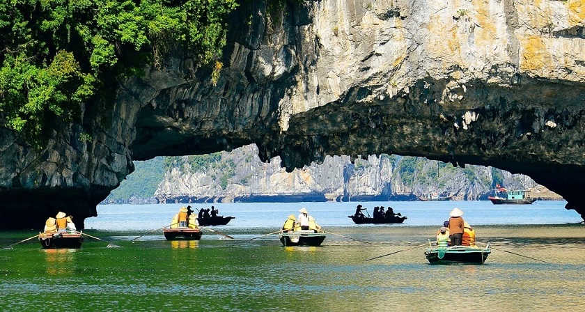 cruise 2 days 1 night halong bay boat trip halong bay luon cave